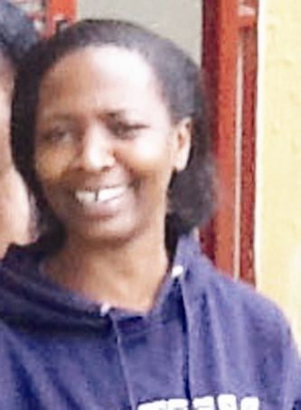 Muky. Pamela Batenga, omukwasi w'ensawo y'akakiiko (muwanika).